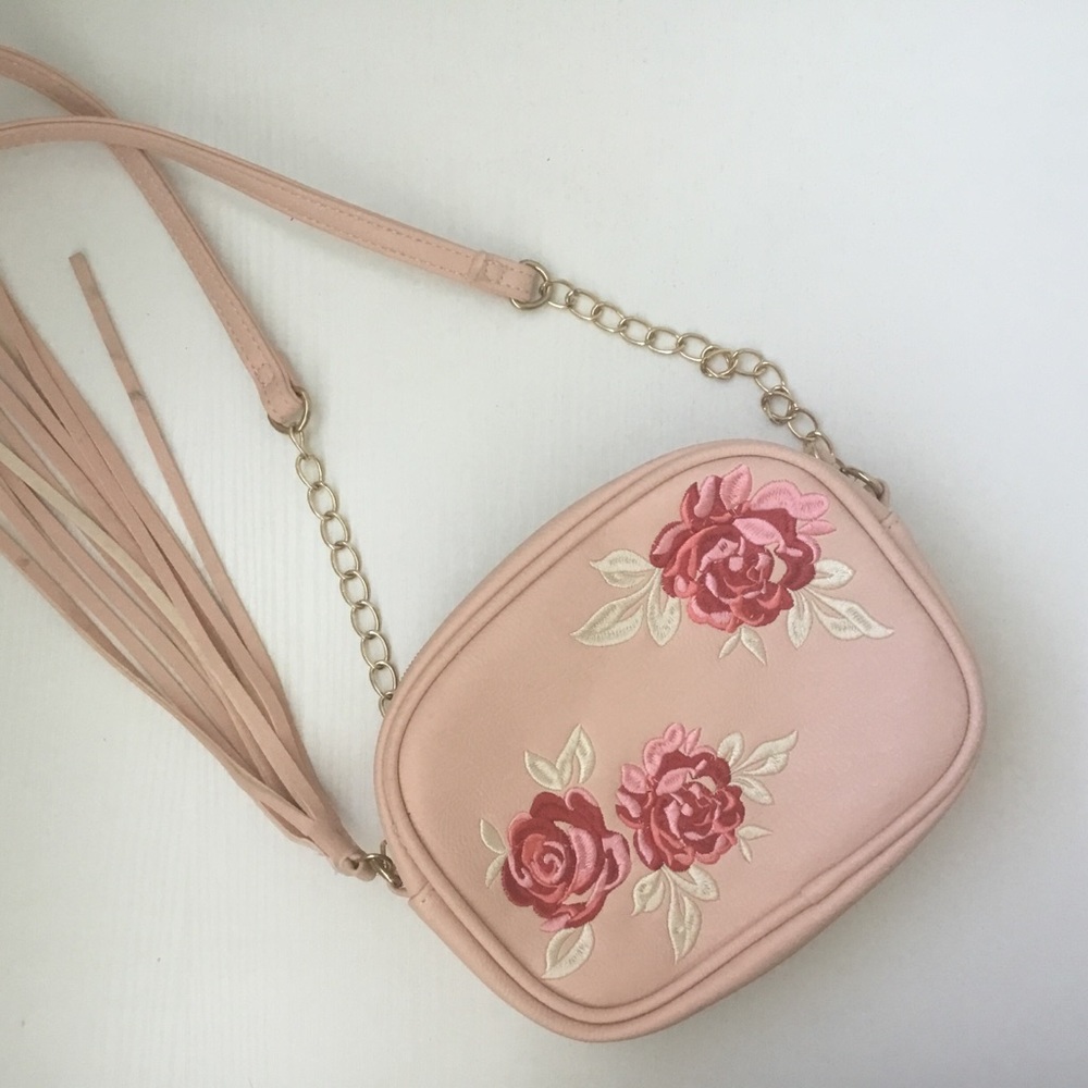 Adorable hand-embroidered pink leather bag! 🌷